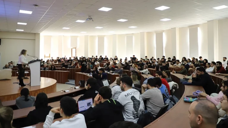 Akademide Dijital Devrim: “Kim korkar yapay zekadan”